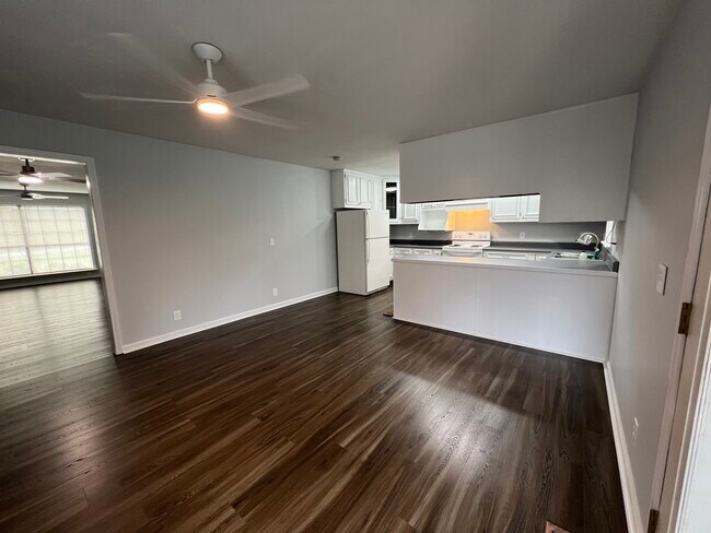 Kitchen - 410 Isbill Rd