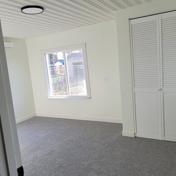 Sunny Master bedroom - 864 N Pine St