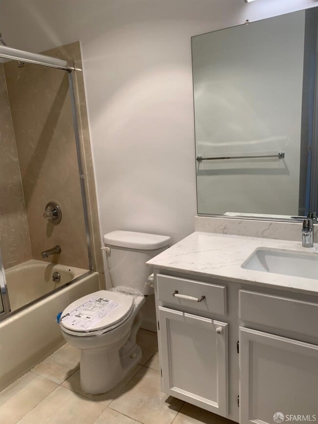 Building Photo - 550 S Van Ness Ave