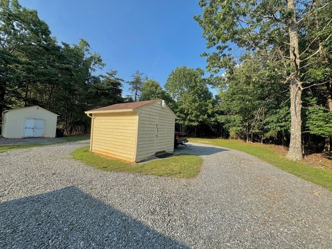 Building Photo - One Level Ranch