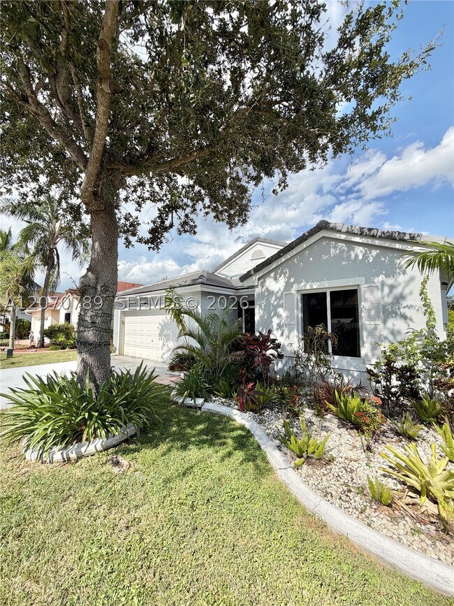 Building Photo - 415 NW 165th Ave