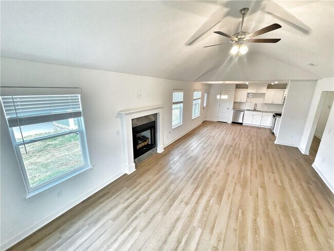 Building Photo - 591 N Cresswell Dr