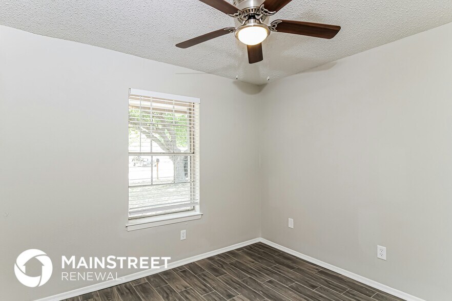 Building Photo - 3025 Montclair Pl