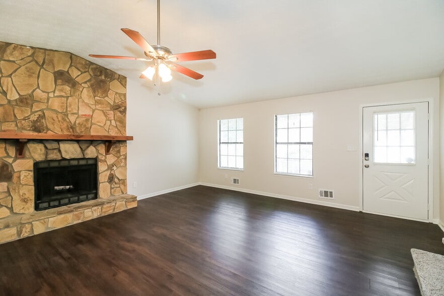 Building Photo - 127 Gristmill Ct