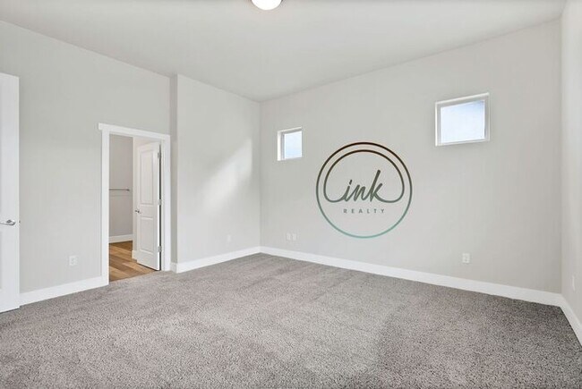 Building Photo - Beautiful Genoa Home