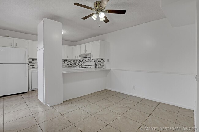 Building Photo - 6335 Red Pine Ln
