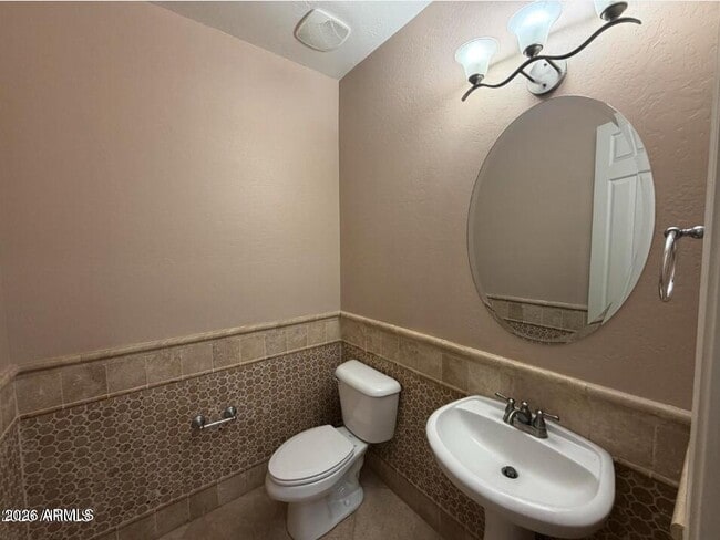 Building Photo - 421 W Wisteria Pl