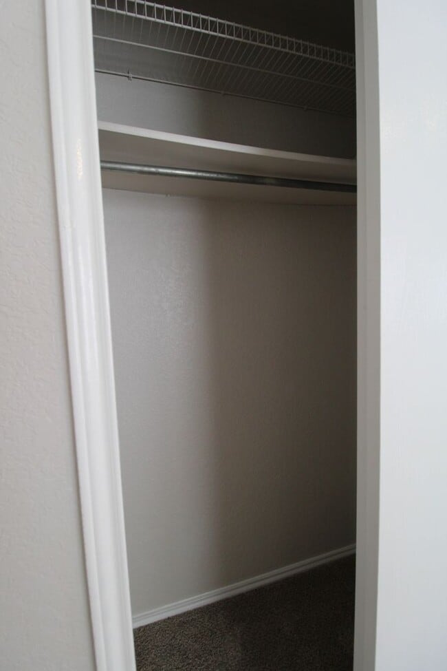 Building Photo - 9 Great Hills Dr