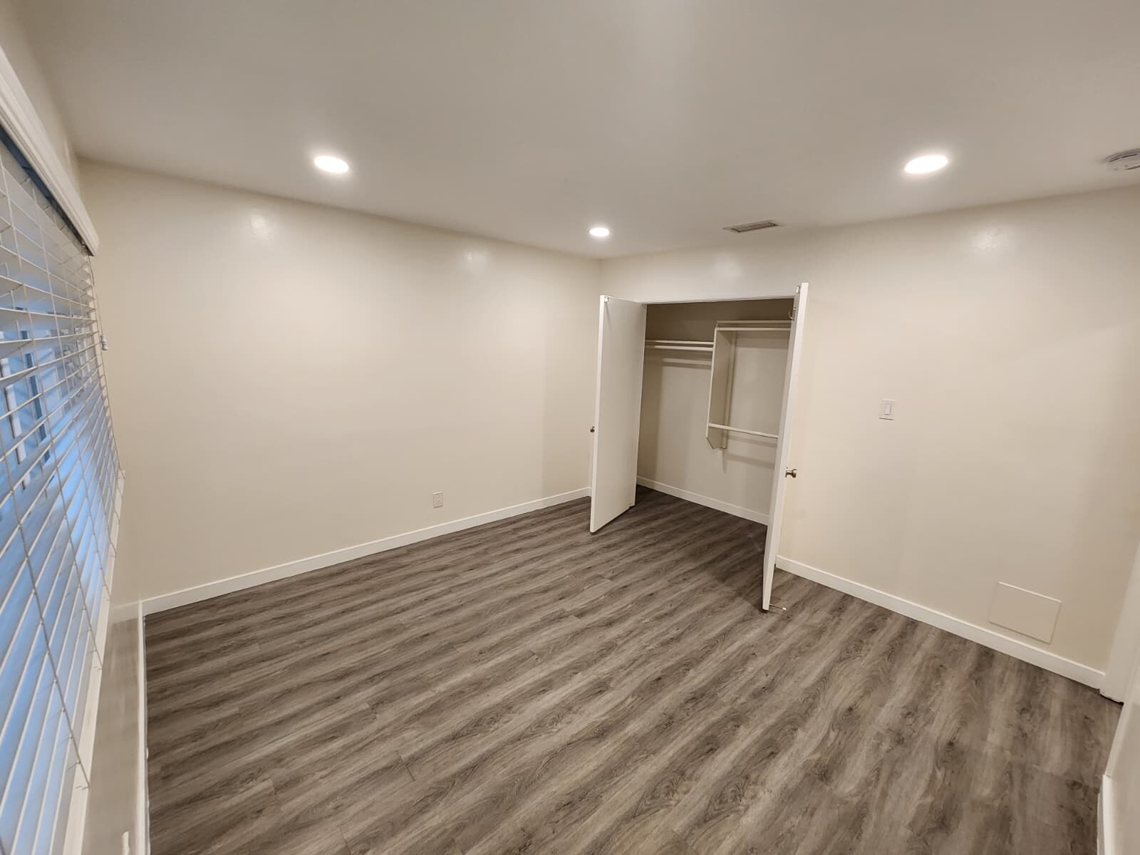 Building Photo - 701 S Osage Ave