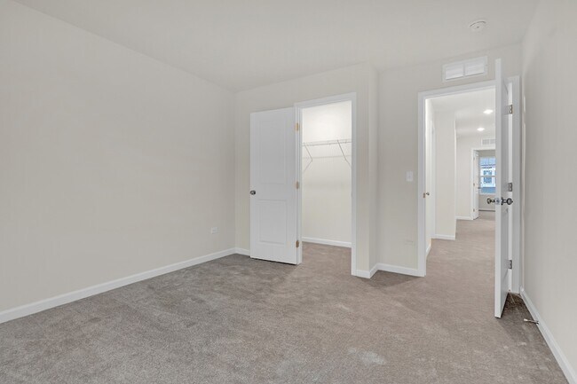 Building Photo - 5917 Hawkweed Dr