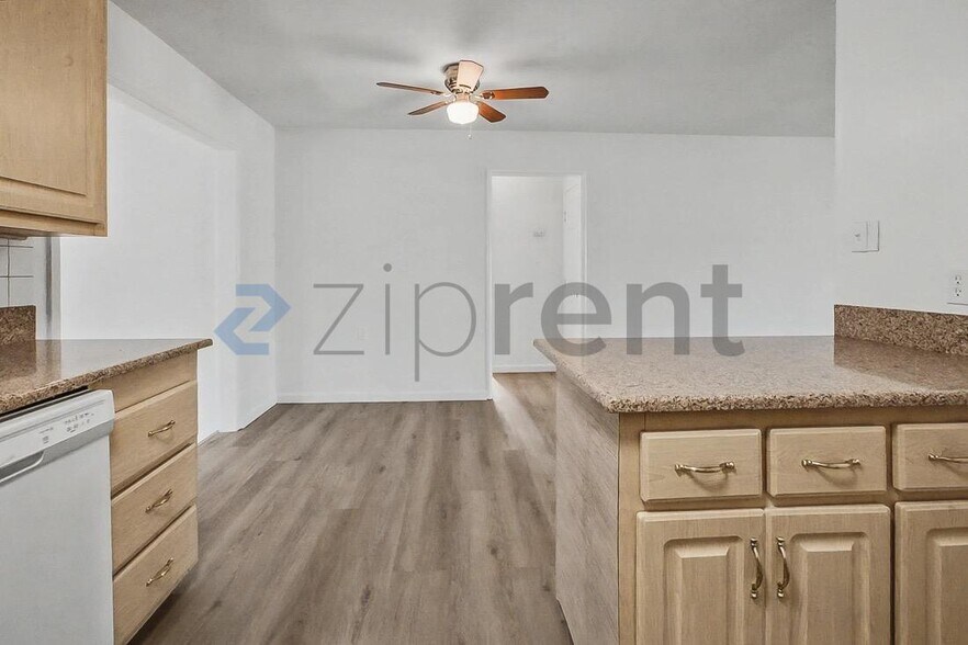 Building Photo - 1644 Bowling Green Dr