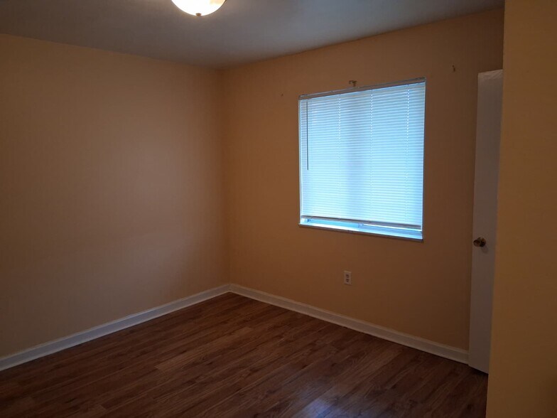 Building Photo - 2275 N Cable Rd