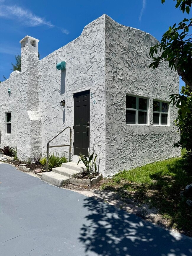 Building Photo - 719 Briggs St