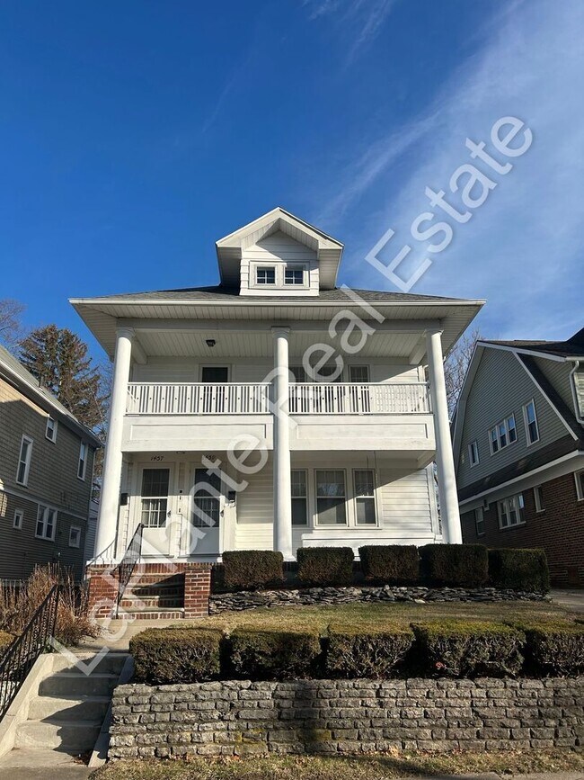 Building Photo - 1439 Vassar Dr