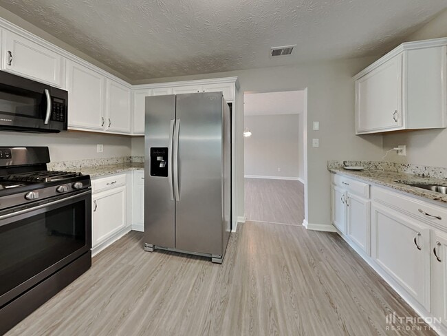 Building Photo - 724 Hezekiah Way