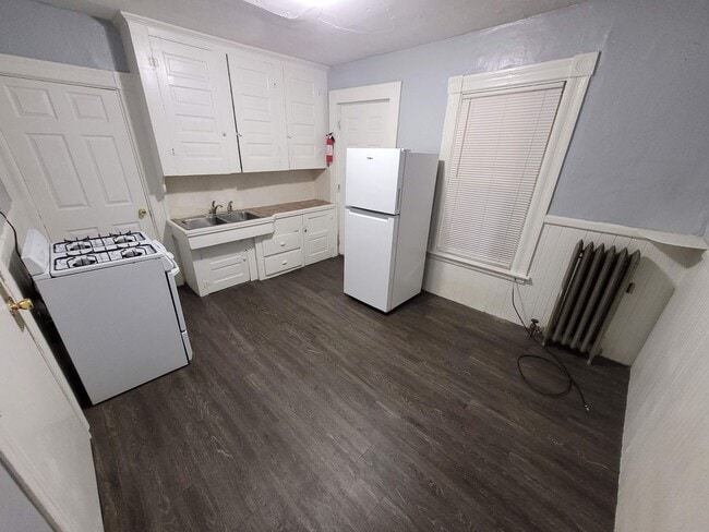 Building Photo - $975 - Efficiency Studio / 1 Bath in Downtown Manchester with All Utilities Included