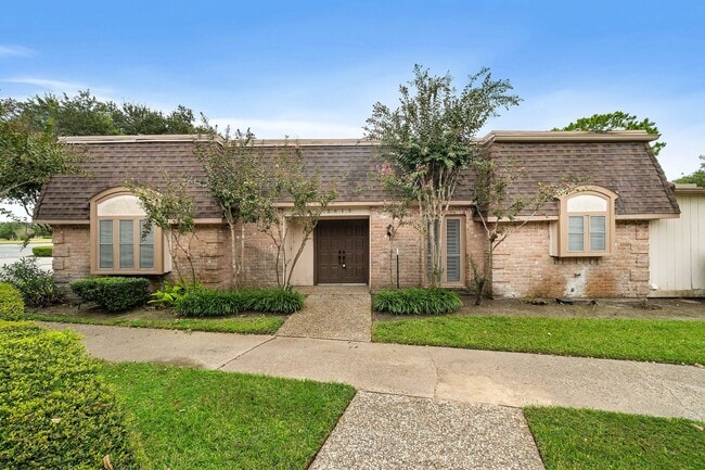 Building Photo - 2615 Yorktown Ln