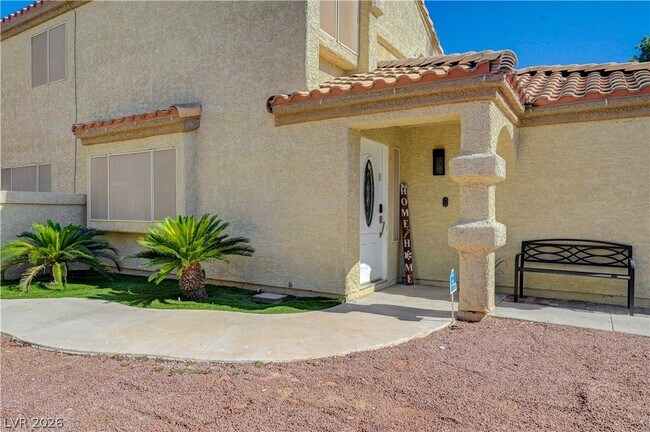 Building Photo - 2064 Waverly Cir