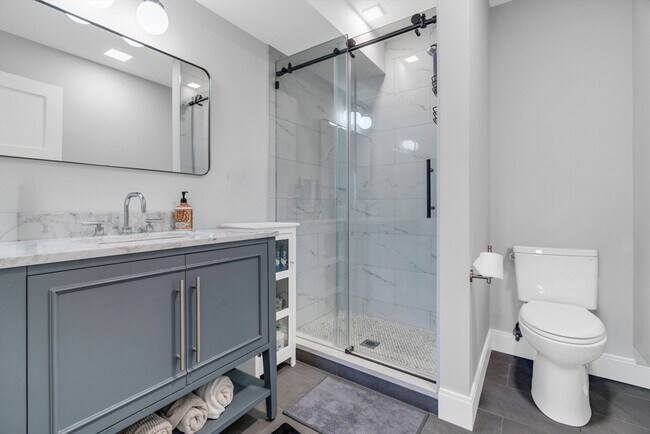 Building Photo - 1721 Centre St