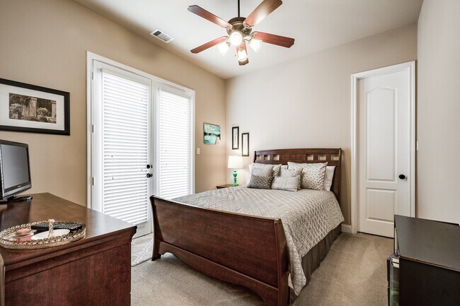 Building Photo - 20050 Mitchell Cove Dr