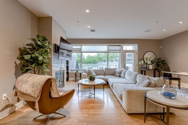 Building Photo - Prime Downtown 2-Bedroom Condo Steps from the Old Market!!