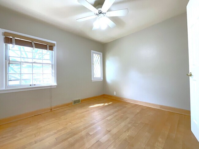 Building Photo - 1104/06 E Glendale Ave