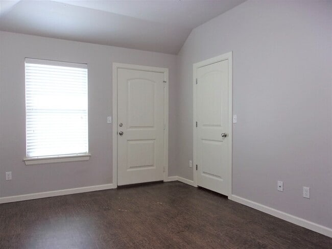 Building Photo - 2 BED 1 BATH 1 CAR GARAGE TOWNHOUSE-DEL CITY