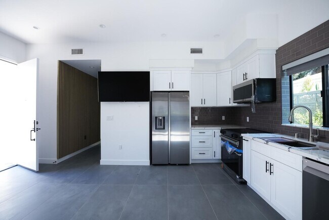 Building Photo - Fair Ave