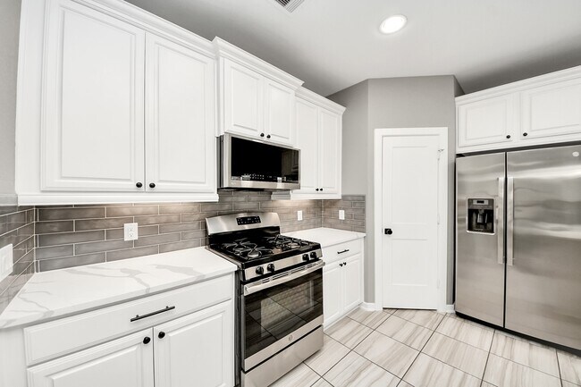 Building Photo - 16011 Monument Hill Crossing
