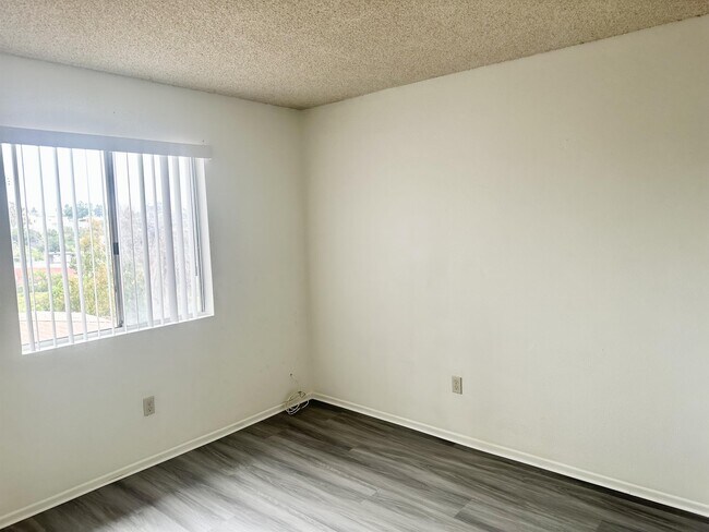 Building Photo - 6950 Bullock Dr