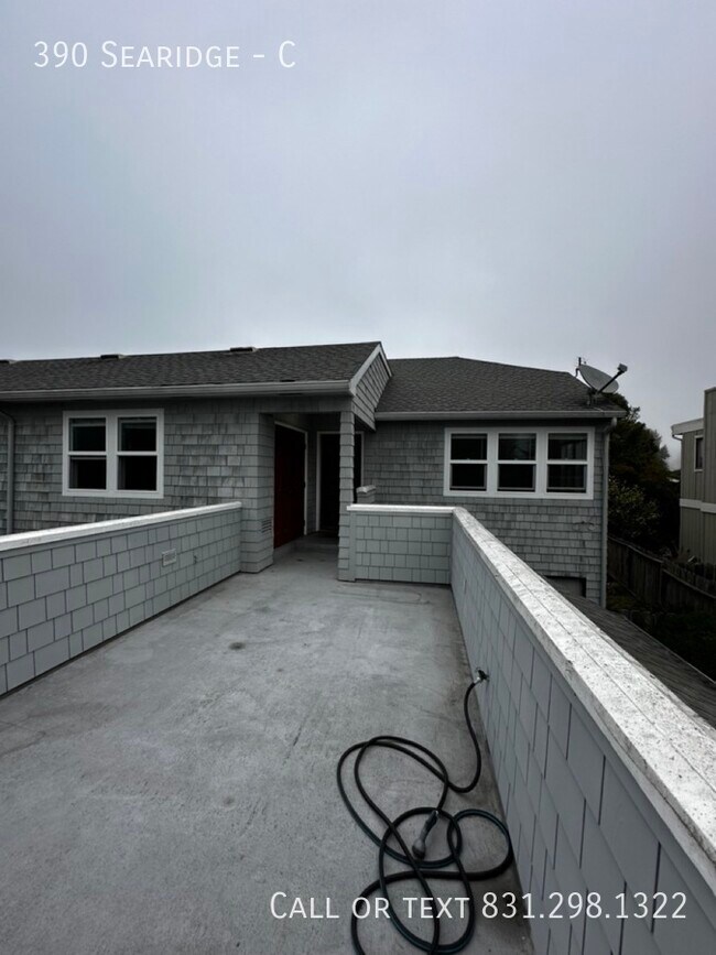 Building Photo - 390 Searidge-C