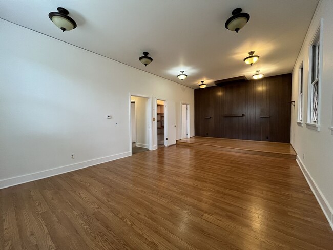 Building Photo - Expansive 4BR 2,900+ Sq Ft Home with Theater-Style Living Room & Bonus Hobby Workshop