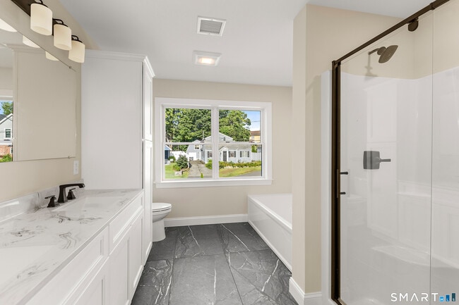 Building Photo - 10 Highland Pl