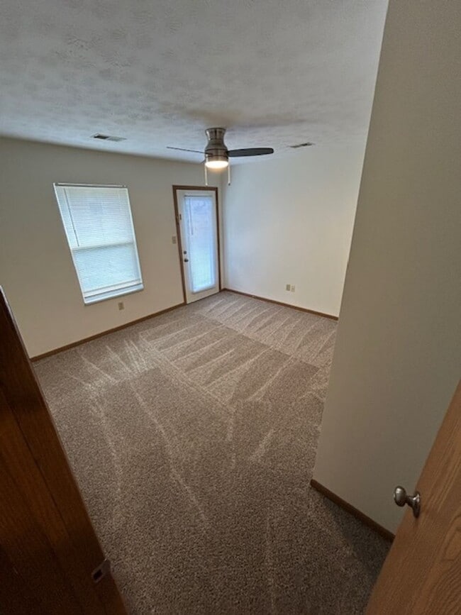 Building Photo - Black Friday Move-in Special! Up to $500 off!