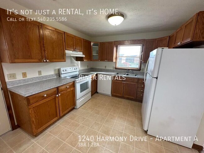 Building Photo - 1240 Harmony Dr
