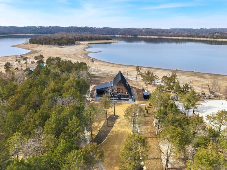 Building Photo - 9770 Larkin Ln