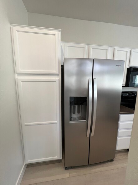 Building Photo - 9070 E Gary Rd