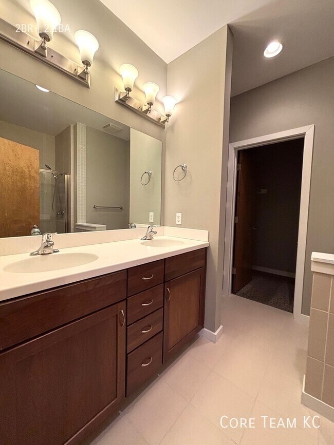 Building Photo - 2911 Cherry St