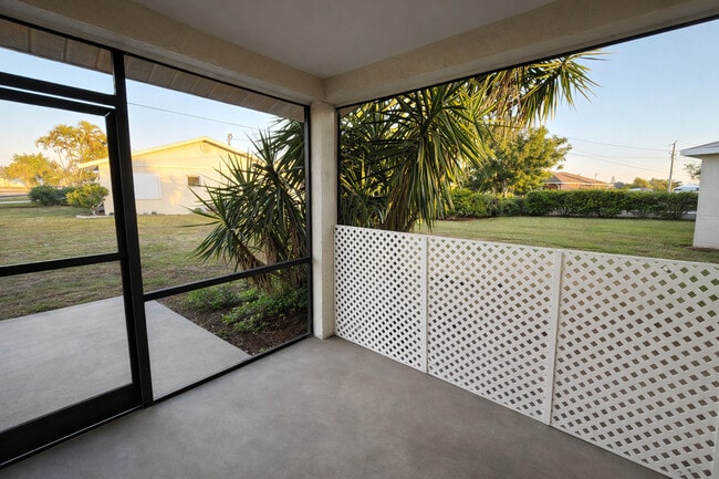 Building Photo - 801 SE 5th Ave