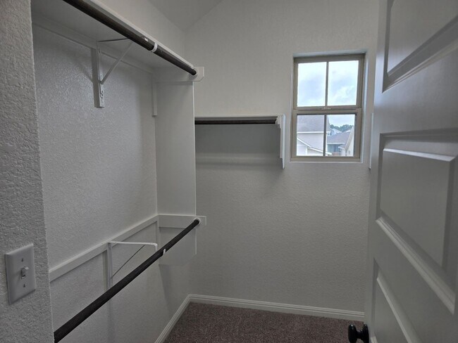 Building Photo - 348 Fluttermill Loop