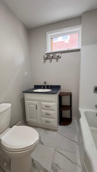 Building Photo - 3550 E 149th St