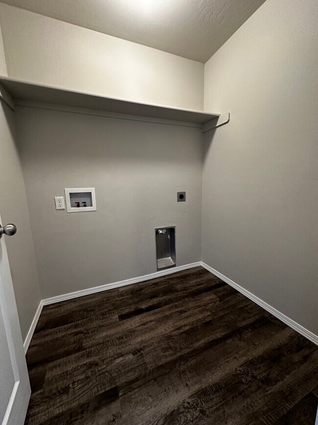 Laundry Room - 1218 Flint Way