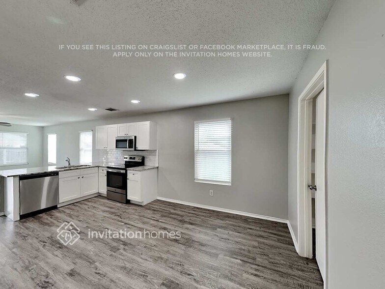 Building Photo - 4837 Waterford Dr