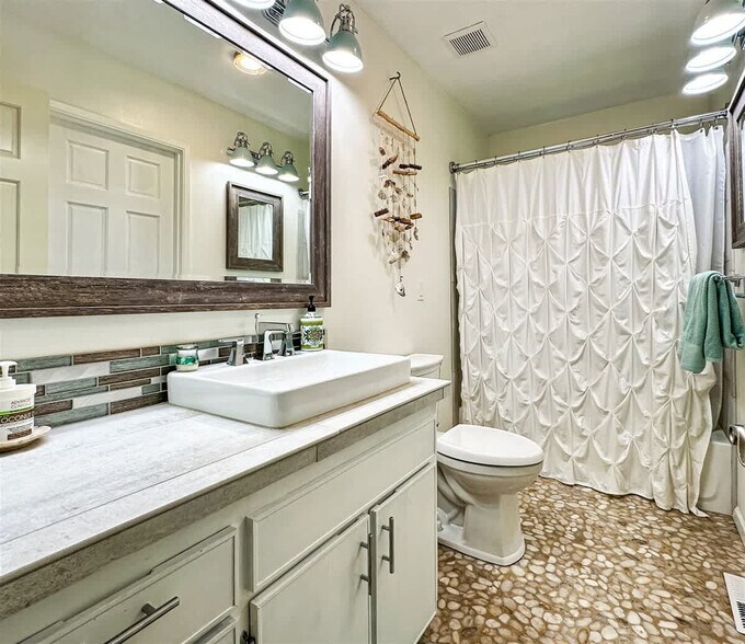 Building Photo - 262 Mantle Rd