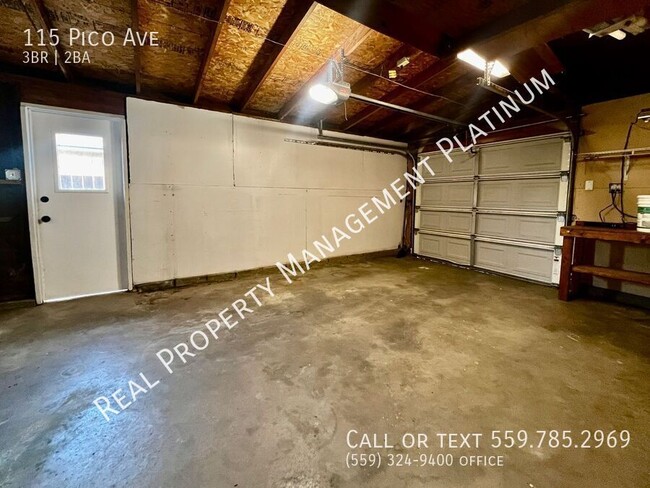 Building Photo - $2,250 Minnewawa & Gettysburg, 3 Bedroom 2...