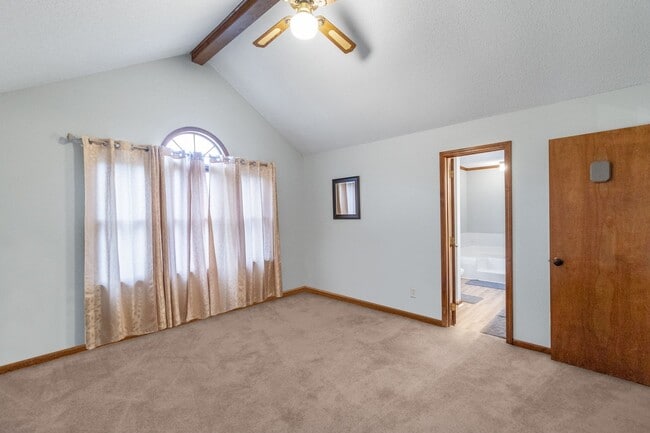 Building Photo - Beautifully Upgraded Furnished 3-Bedroom H...