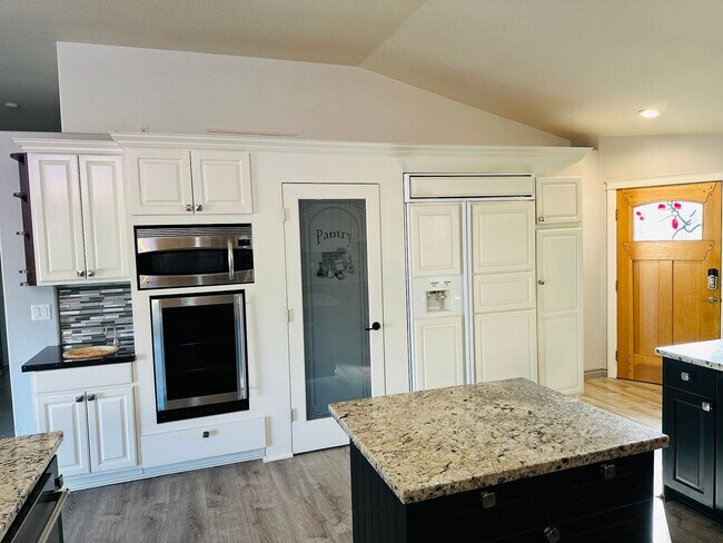 Building Photo - Beautiful Custom One Level Home