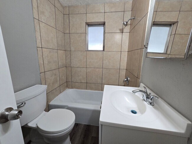 Building Photo - 2108 8th St