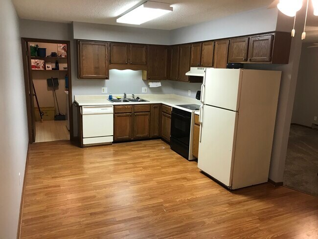 Building Photo - 509 Jenkran St Unit 6