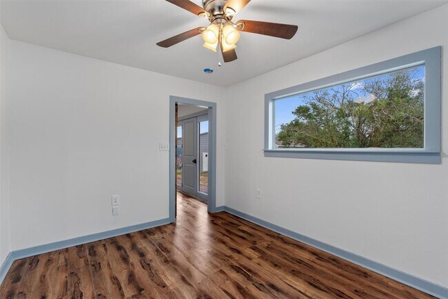 Building Photo - 1100 High Rd